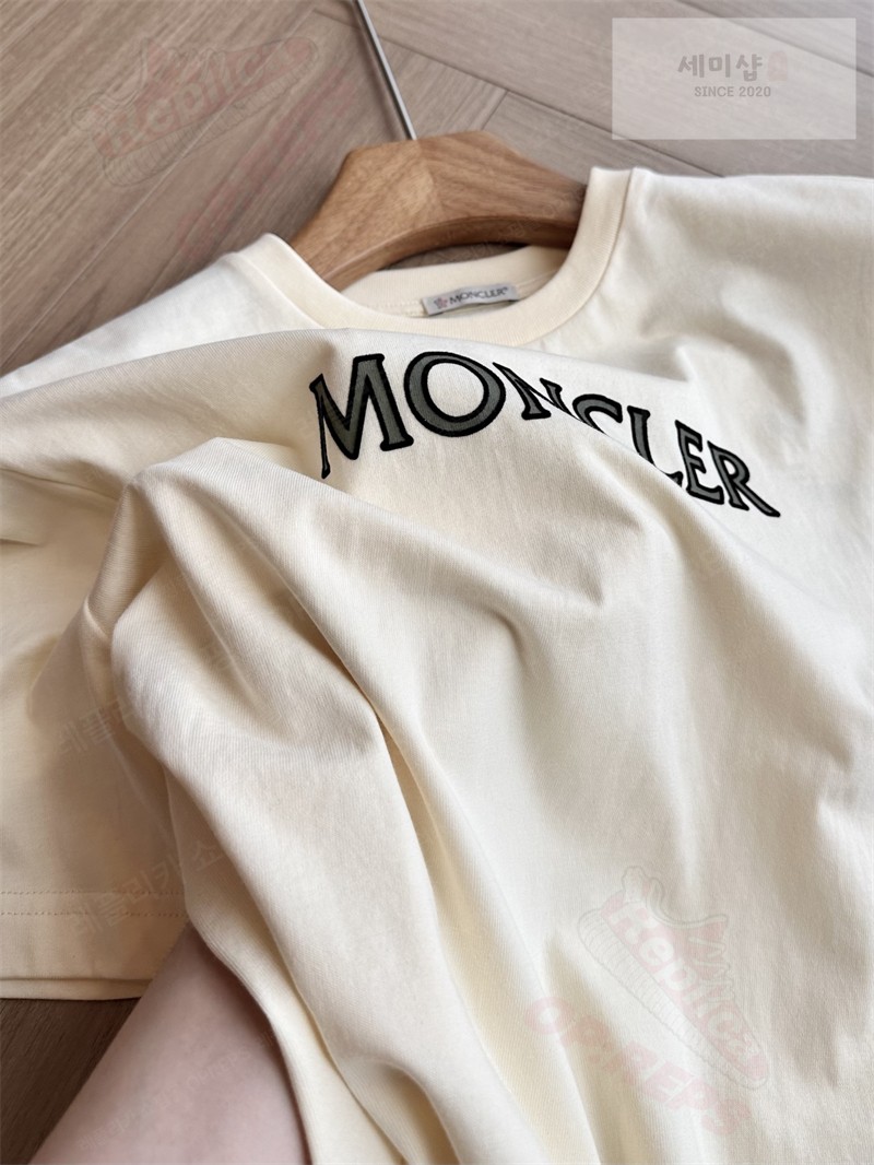Moncler 몽클레어 로고 패치 코튼 티셔츠 의류 50번 이미지