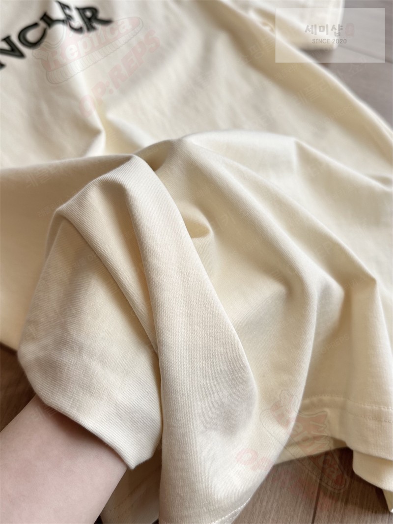 Moncler 몽클레어 로고 패치 코튼 티셔츠 의류 57번 이미지