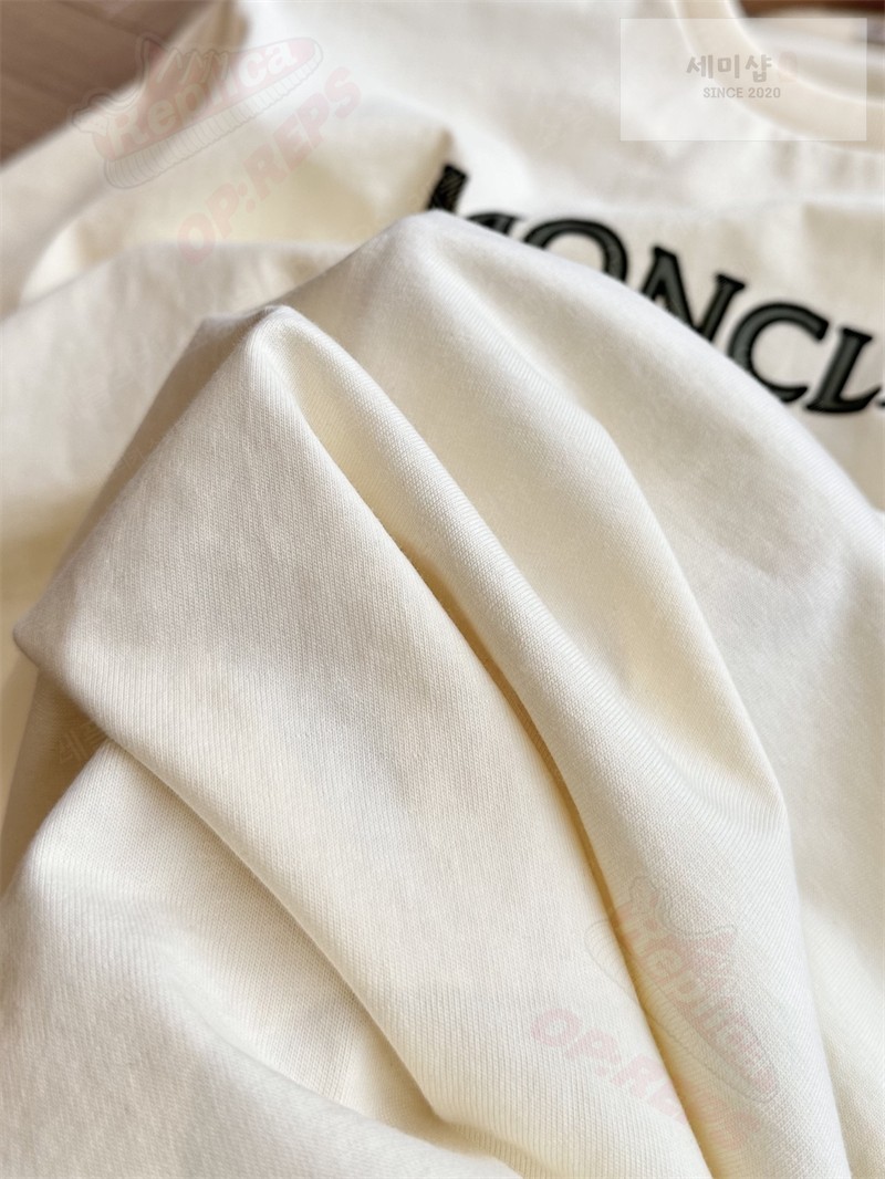 Moncler 몽클레어 로고 패치 코튼 티셔츠 의류 61번 이미지