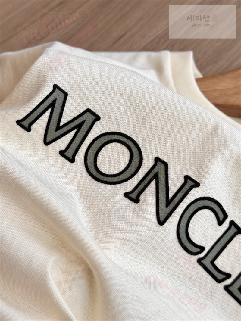 Moncler 몽클레어 로고 패치 코튼 티셔츠 의류 68번 이미지