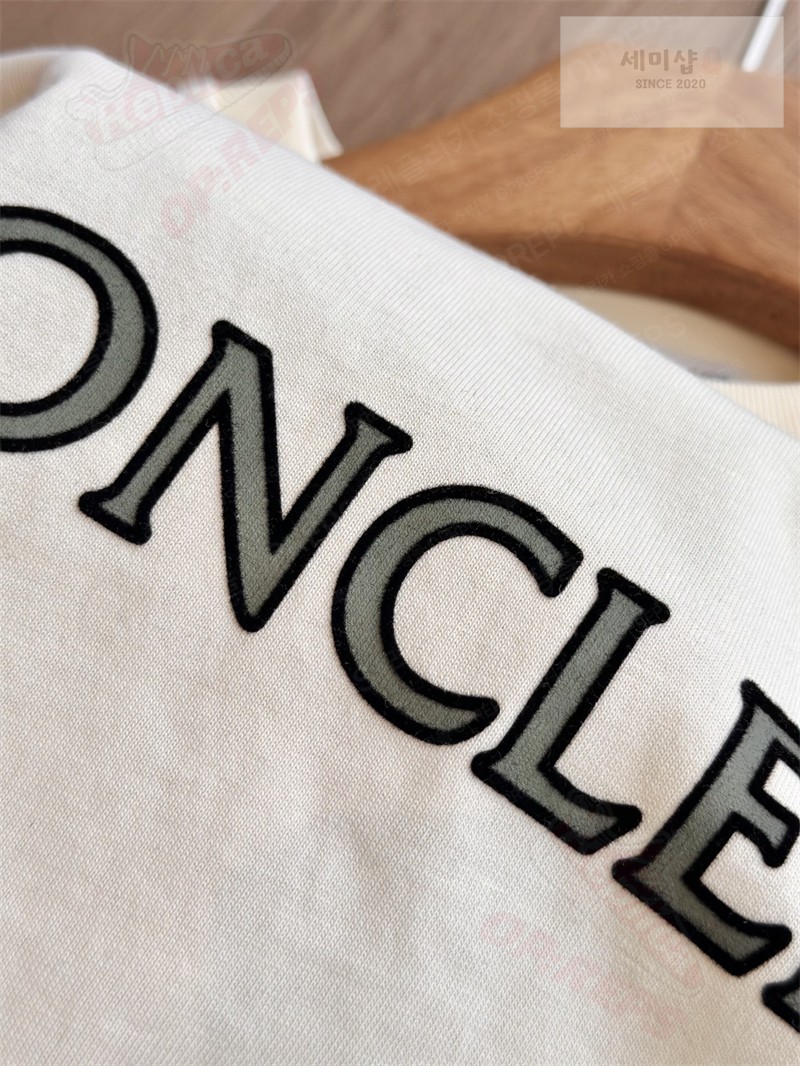 Moncler 몽클레어 로고 패치 코튼 티셔츠 의류 5번 이미지