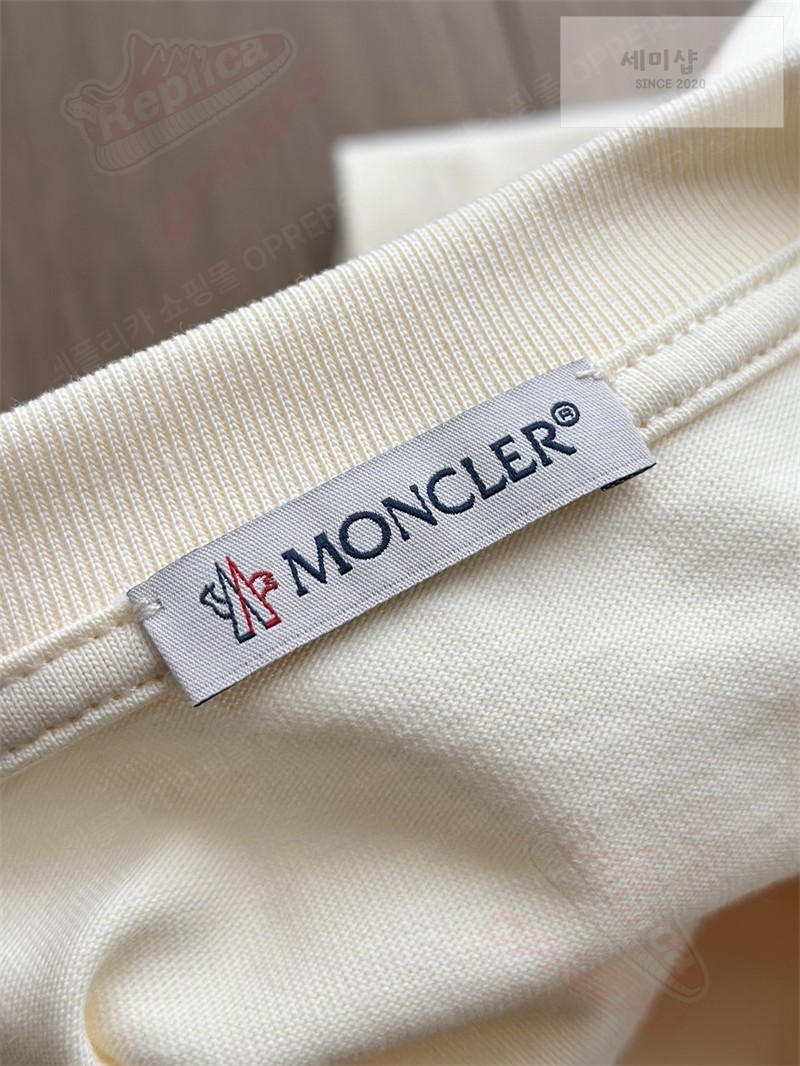 Moncler 몽클레어 로고 패치 코튼 티셔츠 의류 16번 이미지