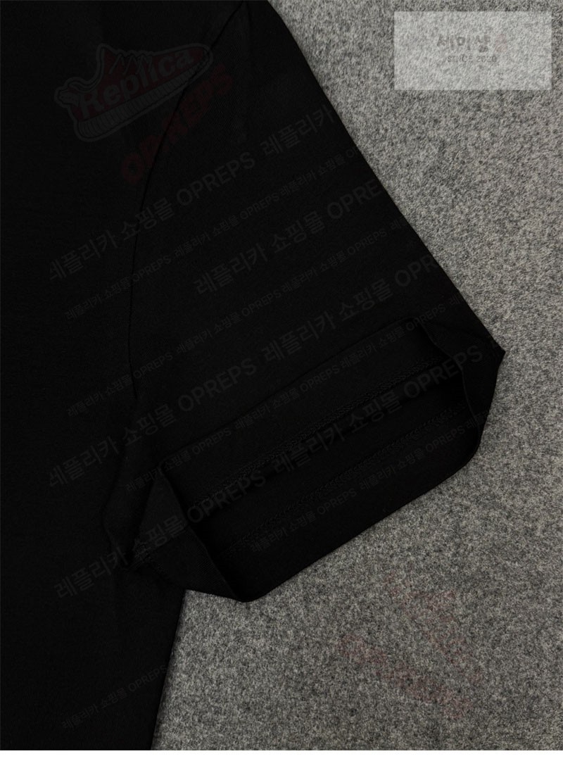 Moncler 몽클레어 로고 패치 티셔츠 블랙 의류 20번 이미지