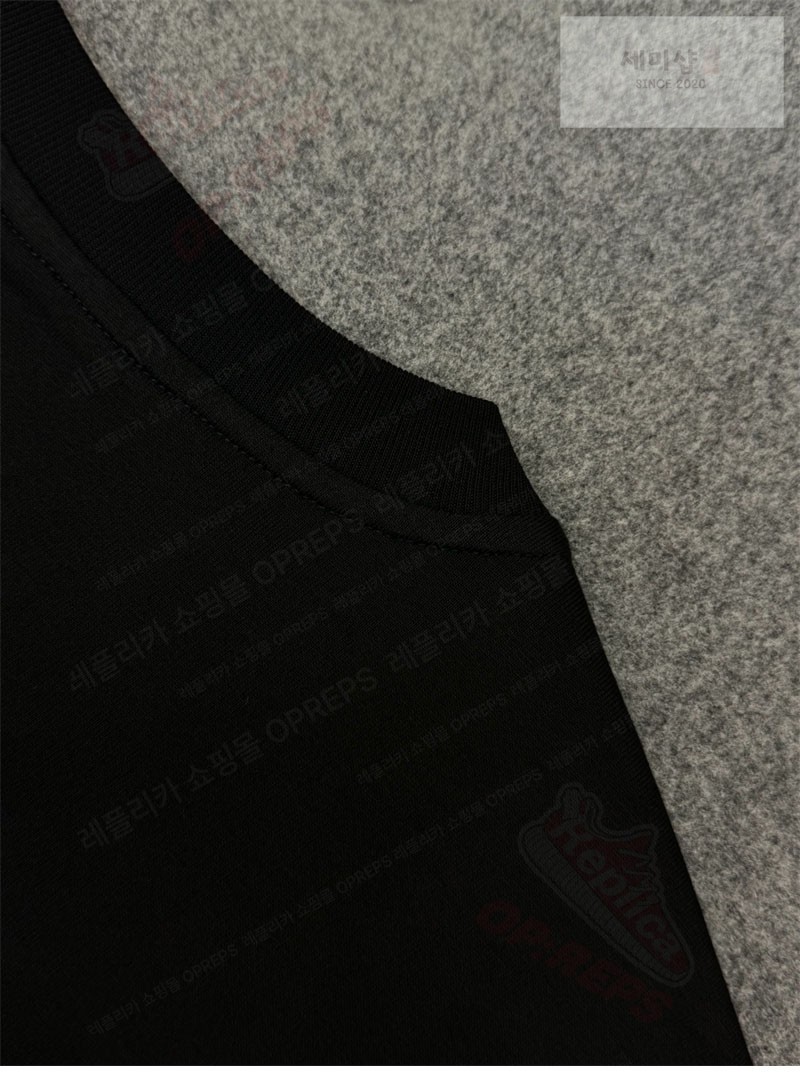 Moncler 몽클레어 로고 패치 티셔츠 블랙 의류 23번 이미지