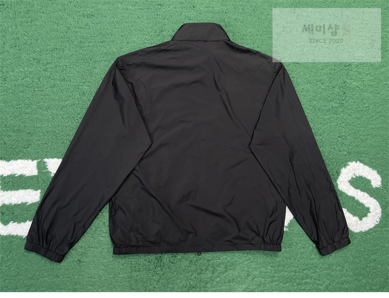 Moncler 몽클레어 베르니 숏 다운 자켓 의류 14번 이미지