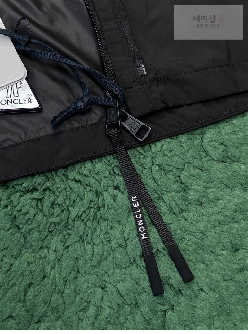 Moncler 몽클레어 베르니 숏 다운 자켓 의류 18번 이미지