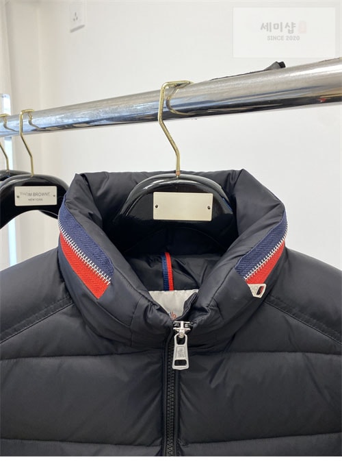 Moncler 몽클레어 보르네 Bourne 패딩 다운 자켓 의류 2번 이미지