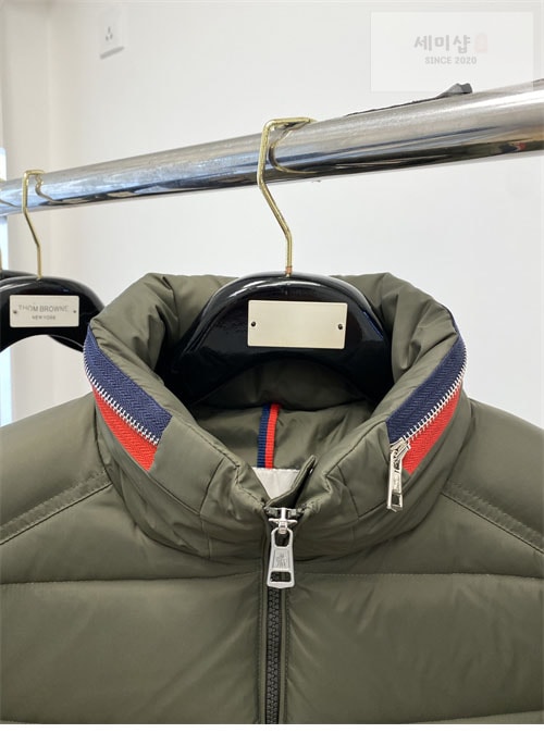 Moncler 몽클레어 보르네 Bourne 패딩 다운 자켓 의류 9번 이미지