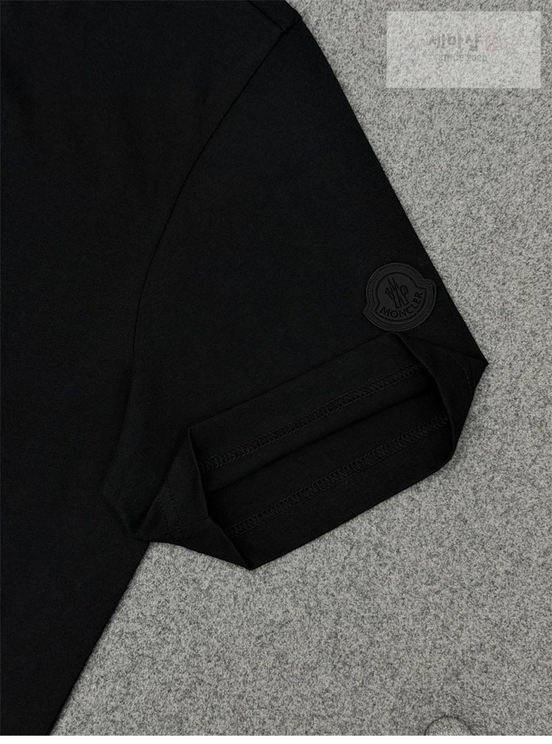 Moncler 몽클레어 블러 로고 코튼 반팔 티셔츠 블랙 의류 16번 이미지