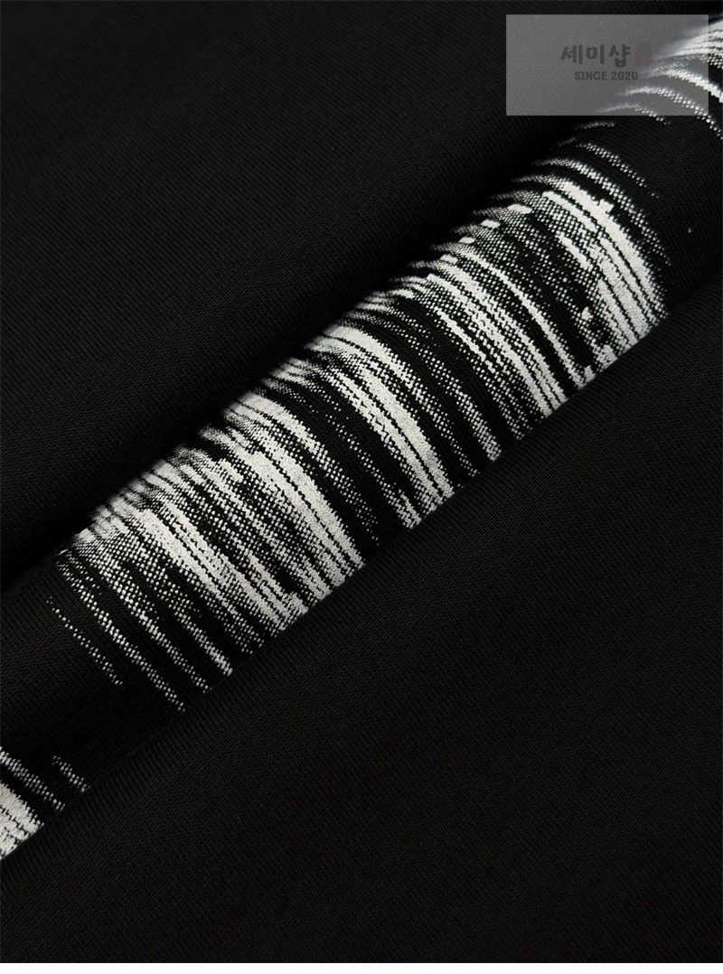 Moncler 몽클레어 블러 로고 코튼 반팔 티셔츠 블랙 의류 21번 이미지