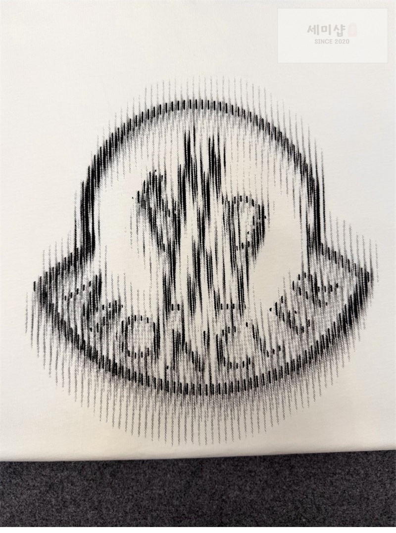 Moncler 몽클레어 블러 로고 코튼 반팔 티셔츠 블랙 의류 34번 이미지
