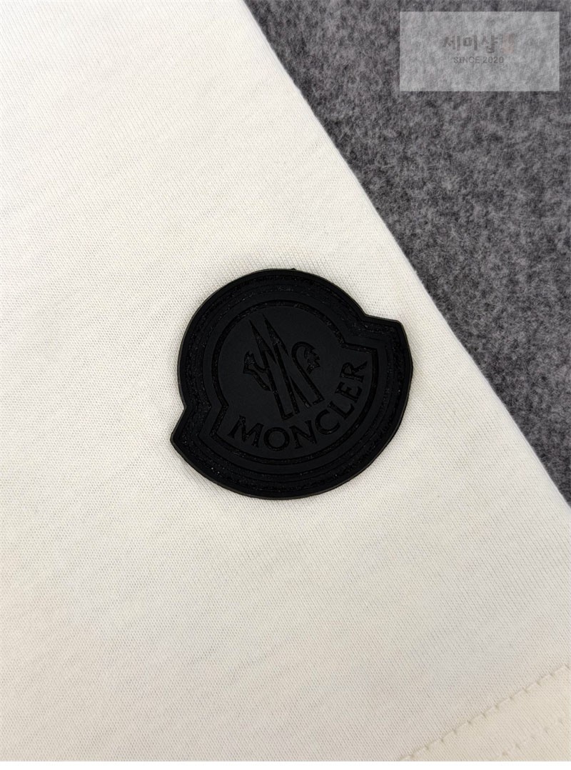 Moncler 몽클레어 블러 로고 코튼 반팔 티셔츠 블랙 의류 36번 이미지