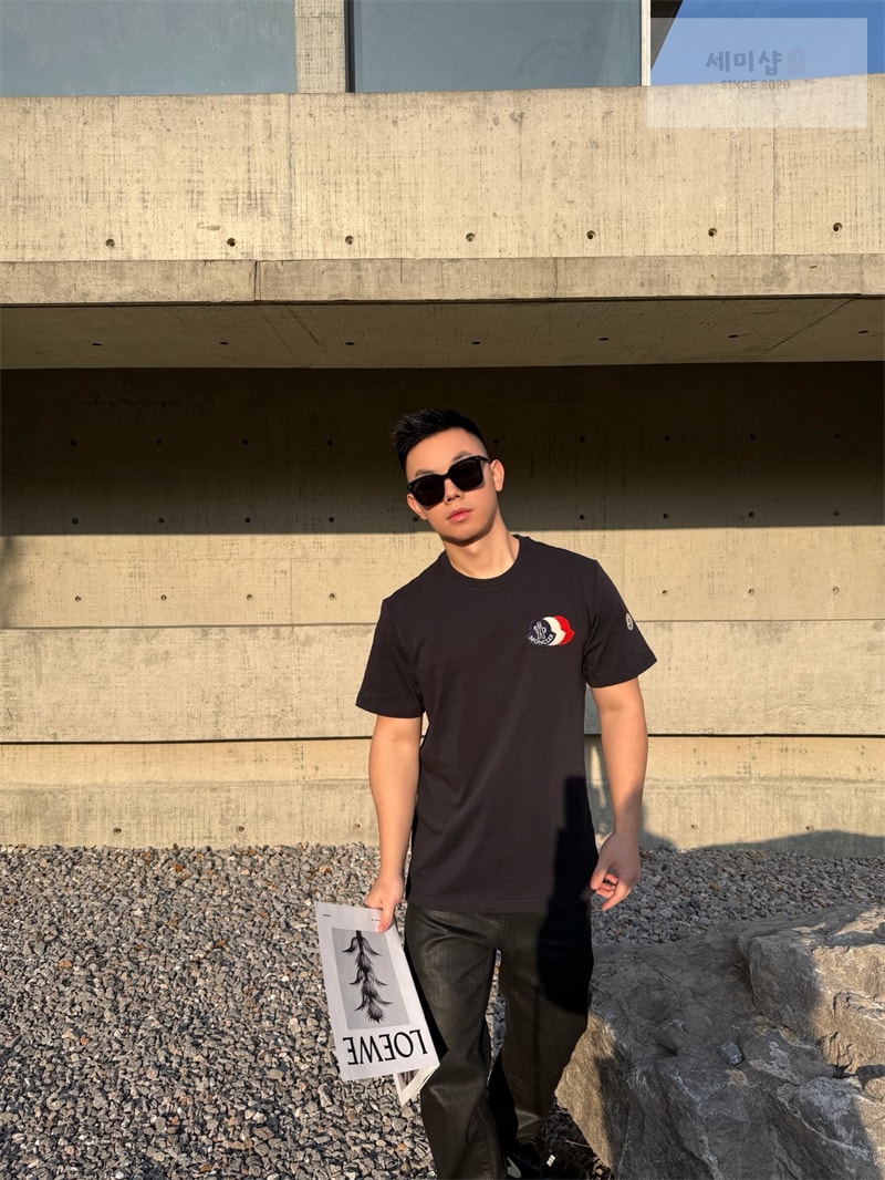 몽클레어 몽클레어 자수 트라이컬러 로고 반팔 티셔츠 화이트 의류 19번 이미지