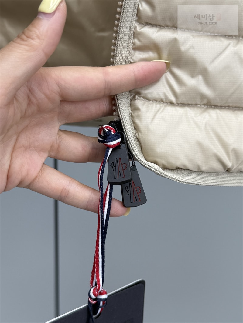 Moncler 몽클레어 카루라 Karura 숏 다운 패딩 자켓 블랙 의류 9번 이미지