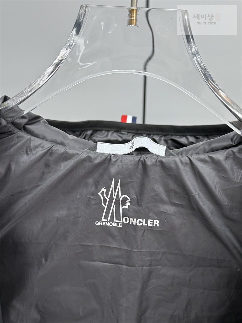 Moncler 몽클레어 카루라 Karura 숏 다운 패딩 자켓 블랙 의류 13번 이미지