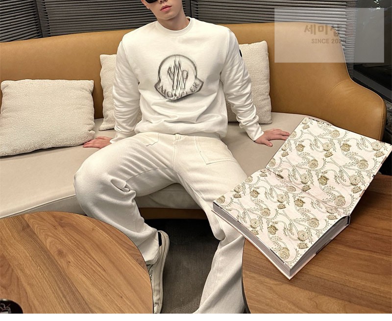 Moncler 몽클레어 크리스탈 로고 스웨트셔츠 화이트 의류 5번 이미지