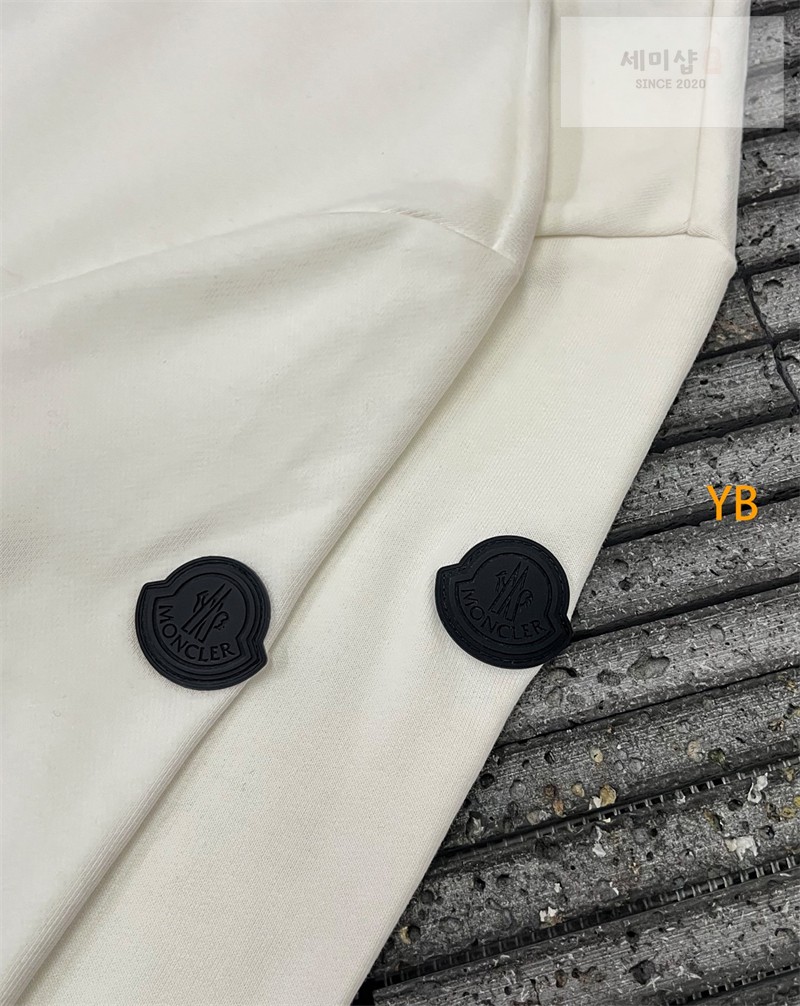 Moncler 몽클레어 크리스탈 로고 스웨트셔츠 화이트 의류 30번 이미지