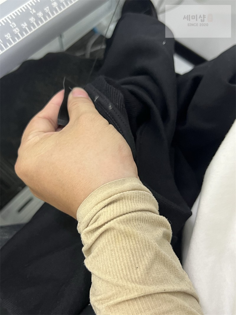 Moncler 몽클레어 크리스탈 로고 스웨트셔츠 화이트 의류 42번 이미지