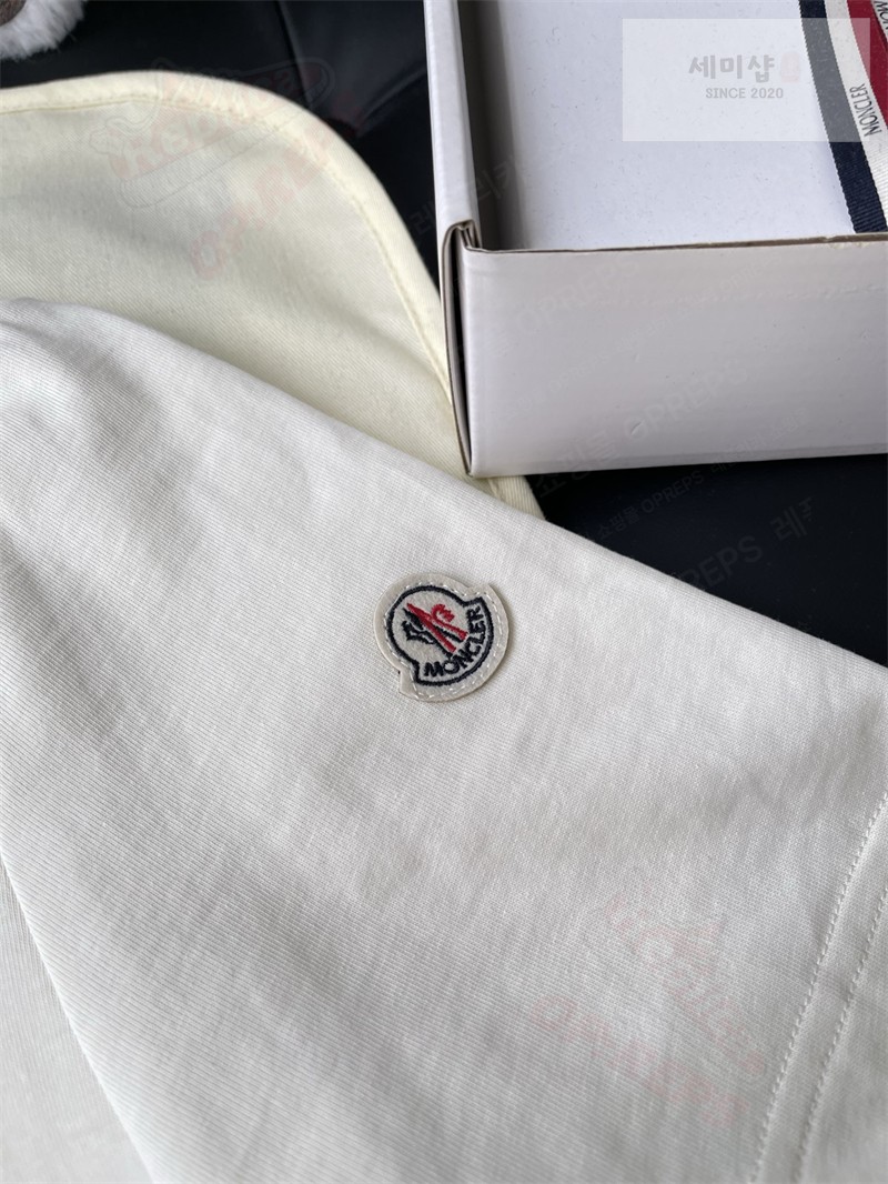 Moncler 몽클레어 트라이컬러 로고 코튼 티셔츠 블랙 의류 17번 이미지