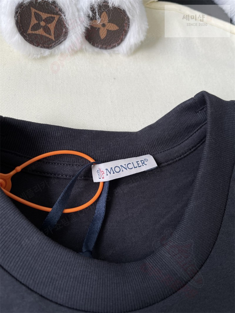 Moncler 몽클레어 트라이컬러 로고 코튼 티셔츠 블랙 의류 29번 이미지