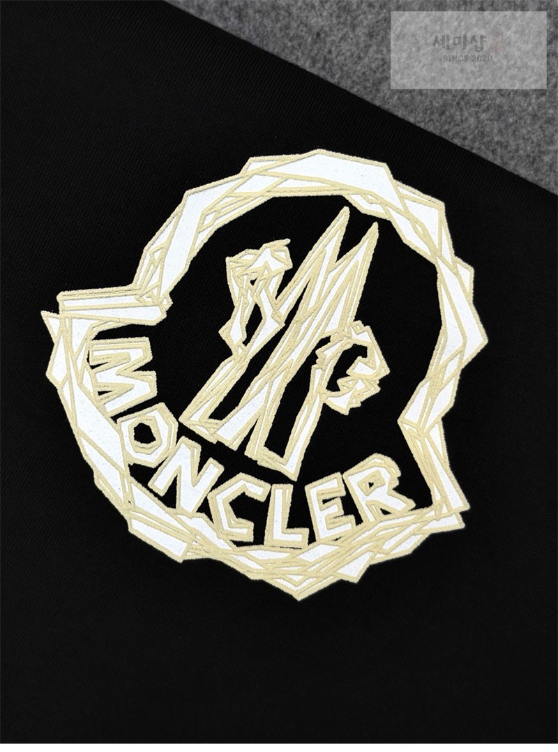 Moncler 몽클레어 펠트 로고 와펜 코튼 반팔 티셔츠 블랙 의류 16번 이미지