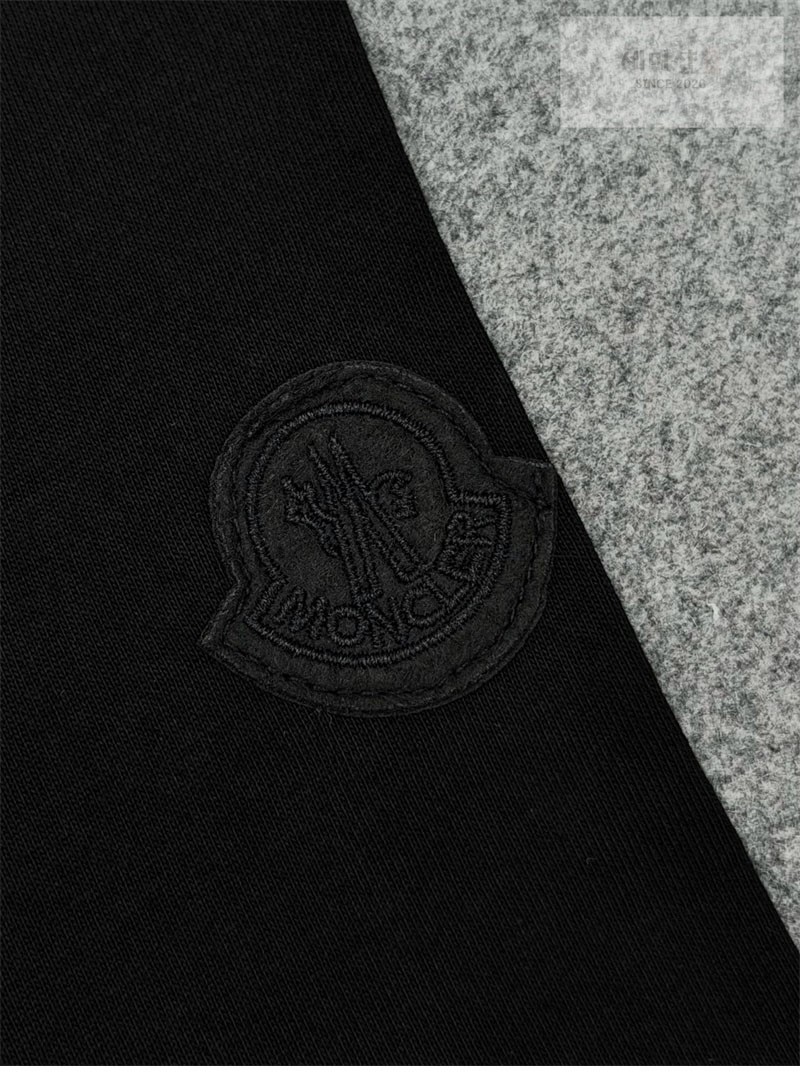 Moncler 몽클레어 펠트 로고 와펜 코튼 반팔 티셔츠 블랙 의류 18번 이미지