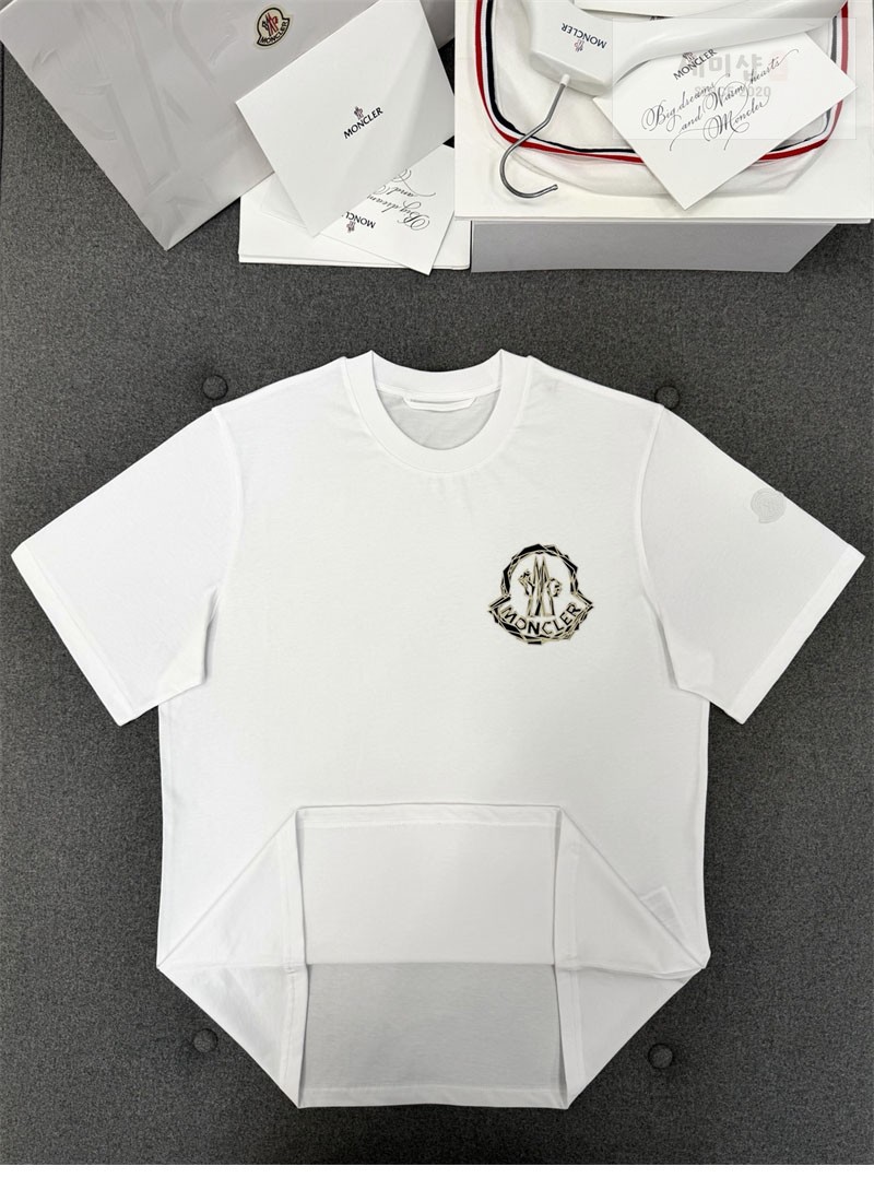 Moncler 몽클레어 펠트 로고 와펜 코튼 반팔 티셔츠 블랙 의류 28번 이미지
