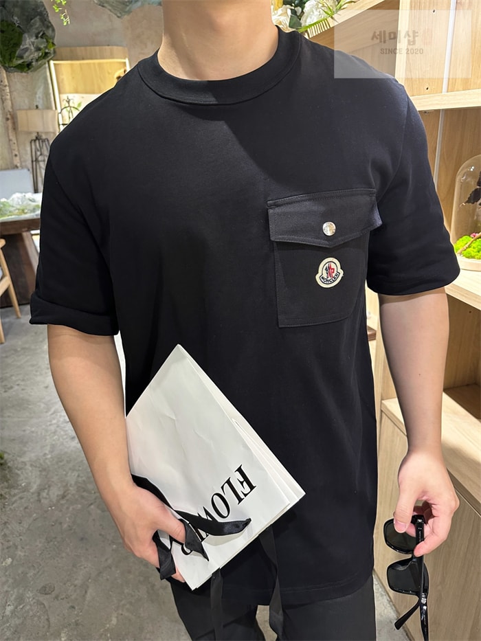 Moncler 몽클레어 포켓 패치 로고 반팔 티셔츠 의류 2번 이미지