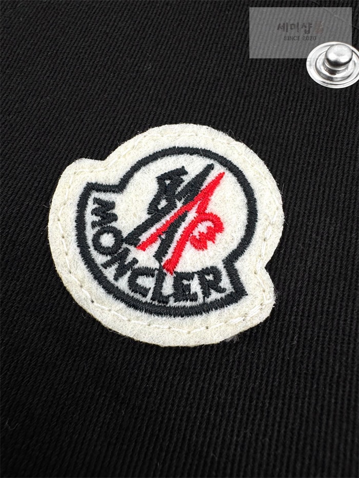 Moncler 몽클레어 포켓 패치 로고 반팔 티셔츠 의류 12번 이미지