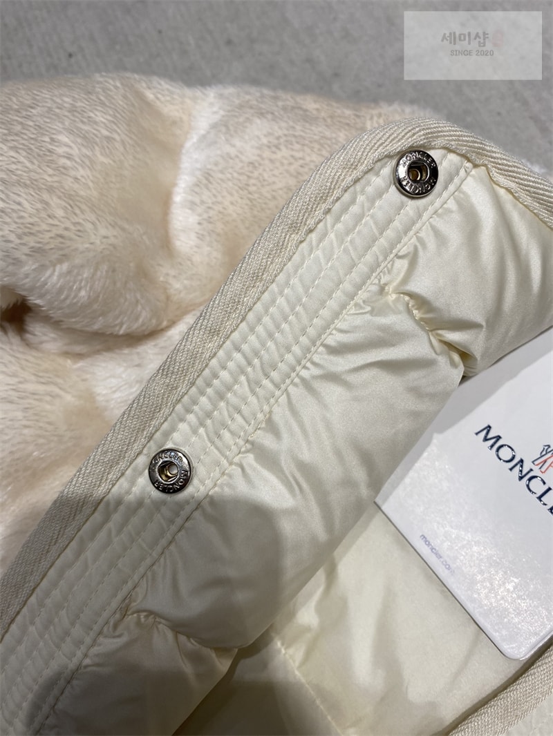 Moncler 몽클레어 플로이라크 테디 숏 다운 자켓 화이트 의류 15번 이미지