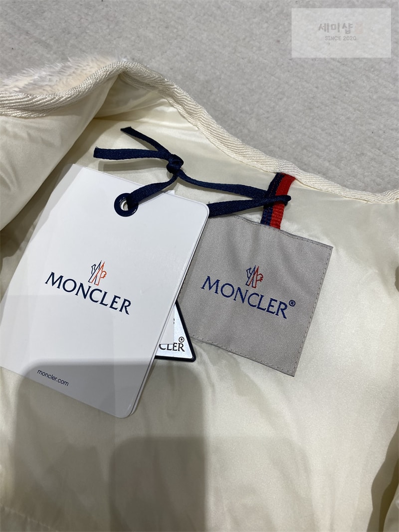 Moncler 몽클레어 플로이라크 테디 숏 다운 자켓 화이트 의류 18번 이미지