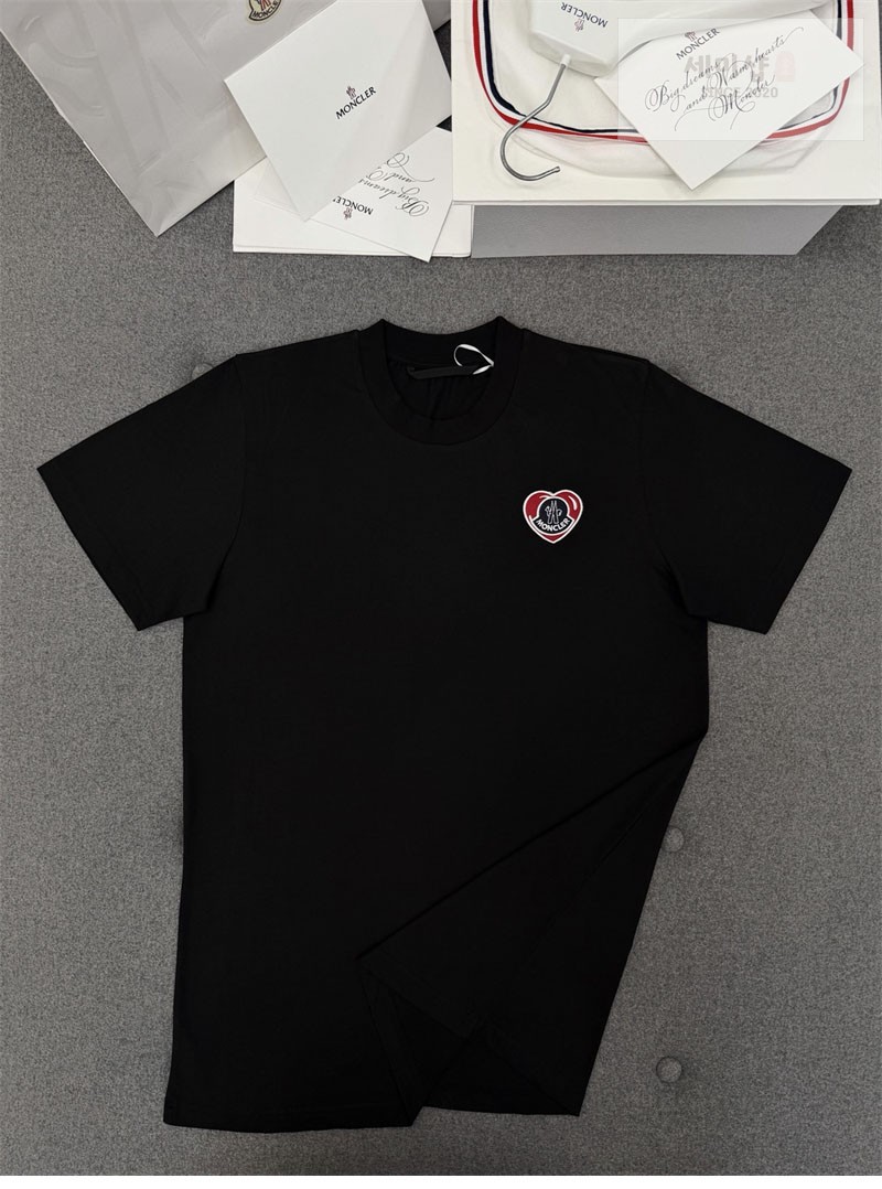 Moncler 몽클레어 하트 로고 패치 반팔 티셔츠 의류 6번 이미지