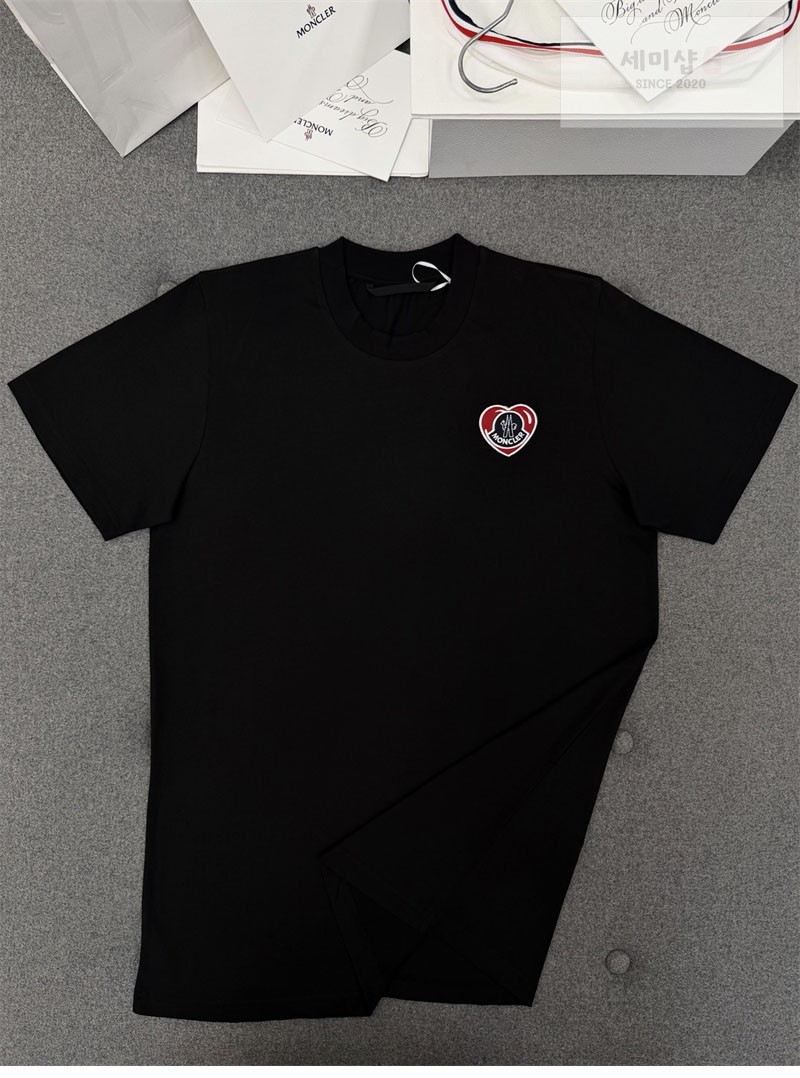Moncler 몽클레어 하트 로고 패치 반팔 티셔츠 의류 7번 이미지