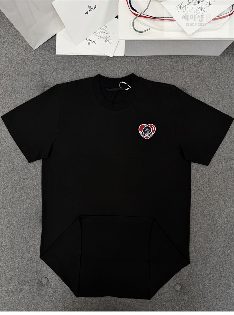 Moncler 몽클레어 하트 로고 패치 반팔 티셔츠 의류 9번 이미지