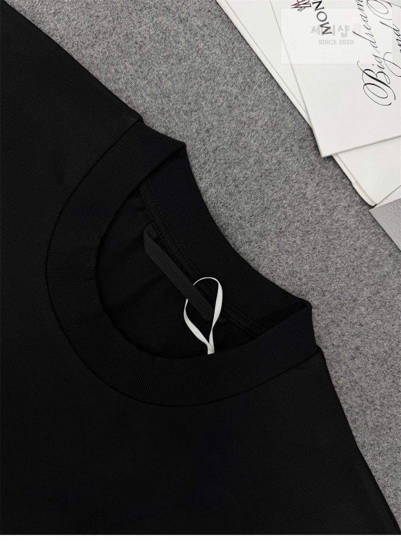 Moncler 몽클레어 하트 로고 패치 반팔 티셔츠 의류 13번 이미지