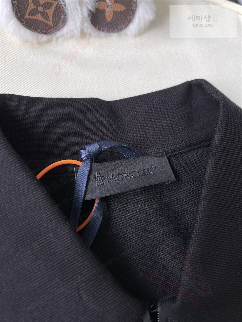 Moncler 몽클레어 하프 집업 로고 패치 코튼 피케 폴로 셔츠 의류 21번 이미지