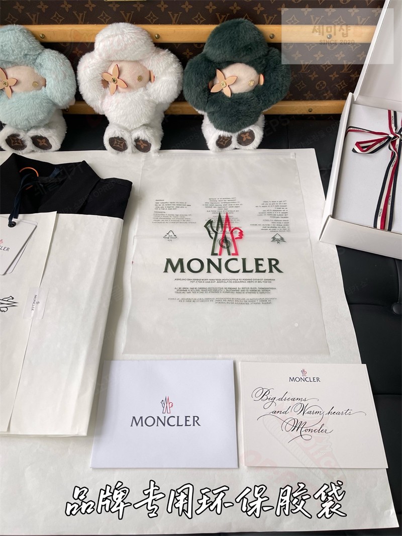 Moncler 몽클레어 하프 집업 로고 패치 코튼 피케 폴로 셔츠 의류 26번 이미지