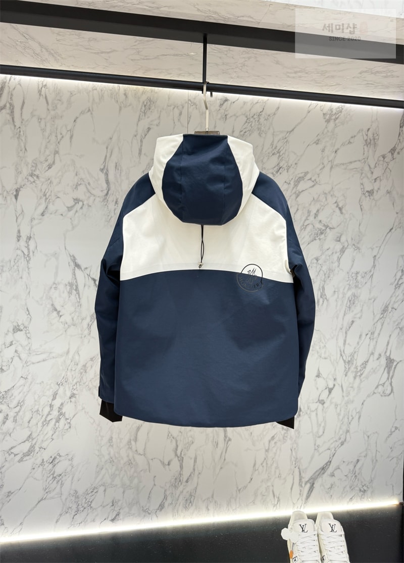 Moncler 몽클레어 25FW 캐주얼 다운 패딩 자켓 레플리카 4번 이미지 - 의류 | 세미샵 레플리카 사이트