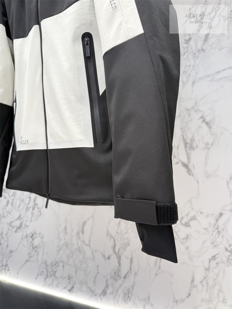 Moncler 몽클레어 25FW 캐주얼 다운 패딩 자켓 레플리카 16번 이미지 - 의류 | 세미샵 레플리카 사이트