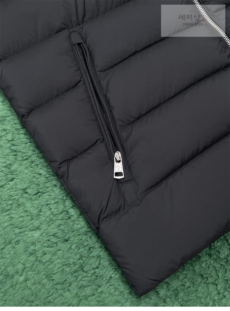 Moncler 몽클레어 Arneb 아르네브 후드 숏 다운 자켓 블랙 의류 24번 이미지