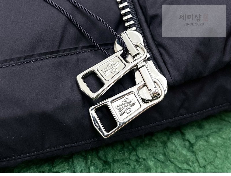 Moncler 몽클레어 Arneb 아르네브 후드 숏 다운 자켓 블랙 의류 31번 이미지