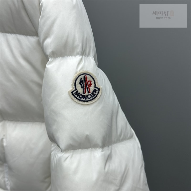 Moncler 몽클레어 Avoce 아보체 숏 다운 패딩 자켓 레플리카 13번 이미지 - 의류 | 세미샵 레플리카 사이트