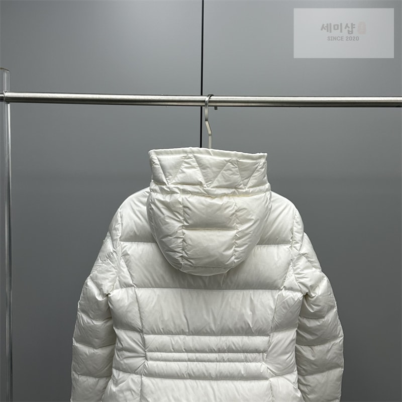 Moncler 몽클레어 Avoce 아보체 숏 다운 패딩 자켓 레플리카 14번 이미지 - 의류 | 세미샵 레플리카 사이트