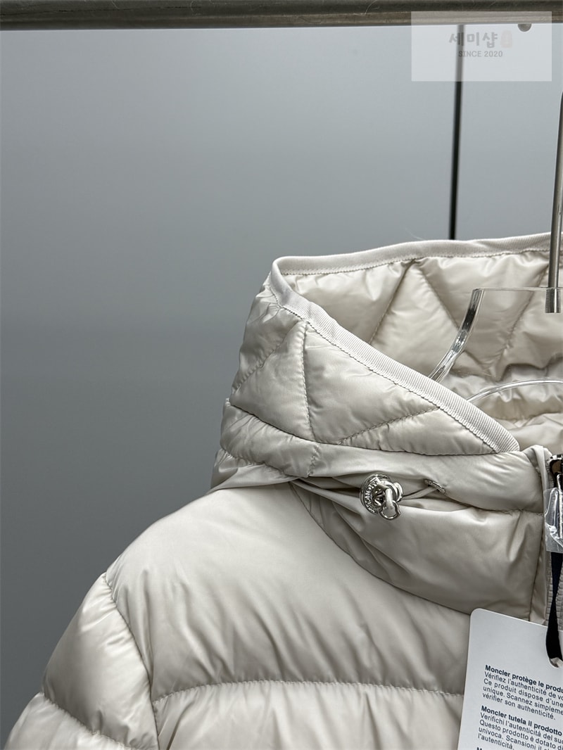 Moncler 몽클레어 Avoce 아보체 숏 다운 패딩 자켓 레플리카 17번 이미지 - 의류 | 세미샵 레플리카 사이트