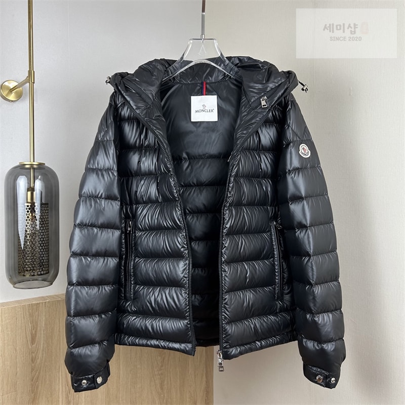 Moncler 몽클레어 Besines 베시네스 숏 다운 패딩 자켓 의류 1번 이미지