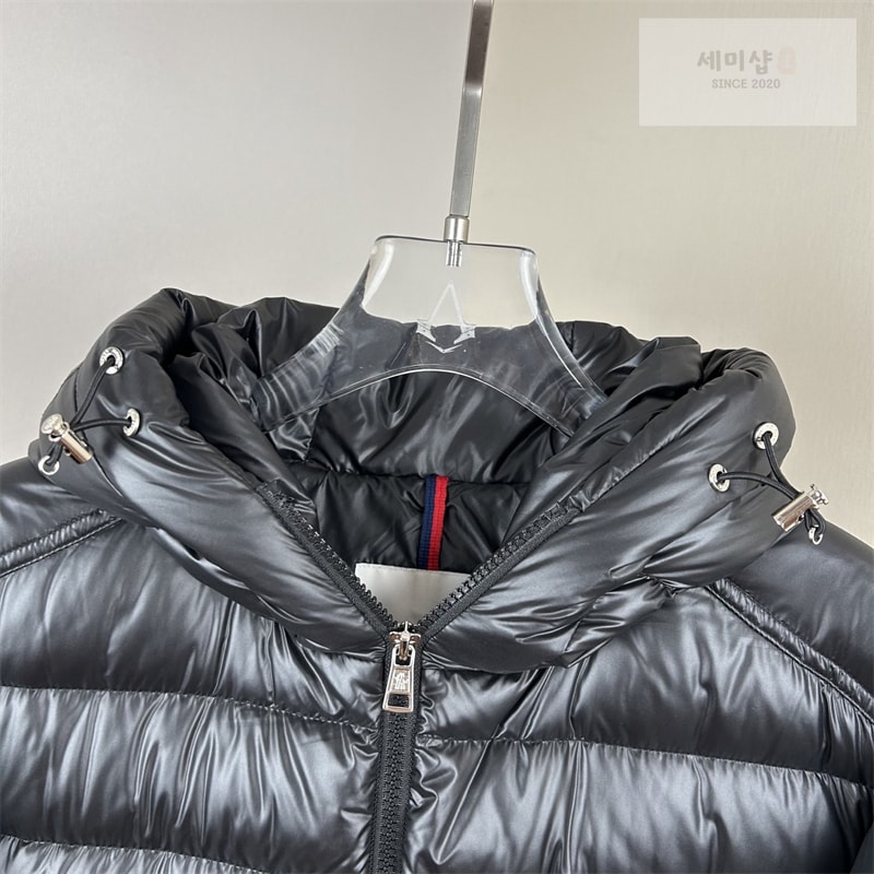Moncler 몽클레어 Besines 베시네스 숏 다운 패딩 자켓 의류 2번 이미지