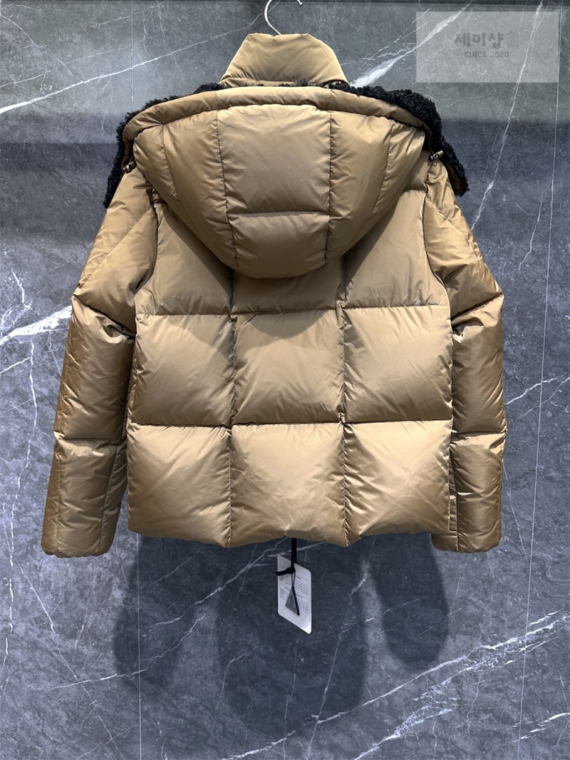 Moncler 몽클레어 Castelnou 카스텔노우 스퀘어 퀼팅 후드 숏 다운 패딩 자켓 브라운 의류 18번 이미지