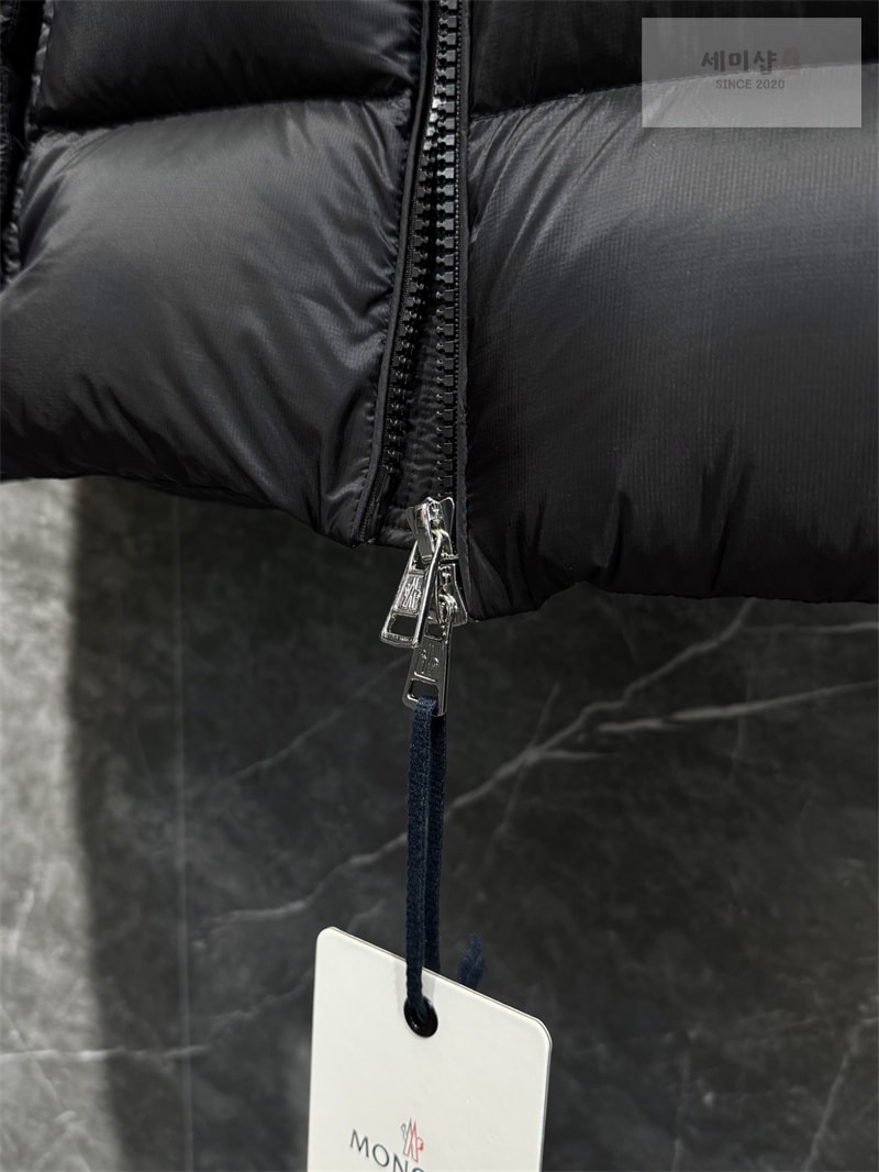 Moncler 몽클레어 Couyere 쿠예르 후드 숏 다운 패딩 자켓 레플리카 8번 이미지 - 의류 | 세미샵 레플리카 사이트