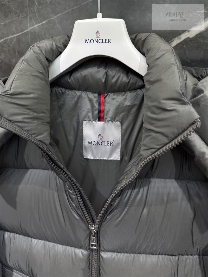 Moncler 몽클레어 Couyere 쿠예르 후드 숏 다운 패딩 자켓 레플리카 17번 이미지 - 의류 | 세미샵 레플리카 사이트