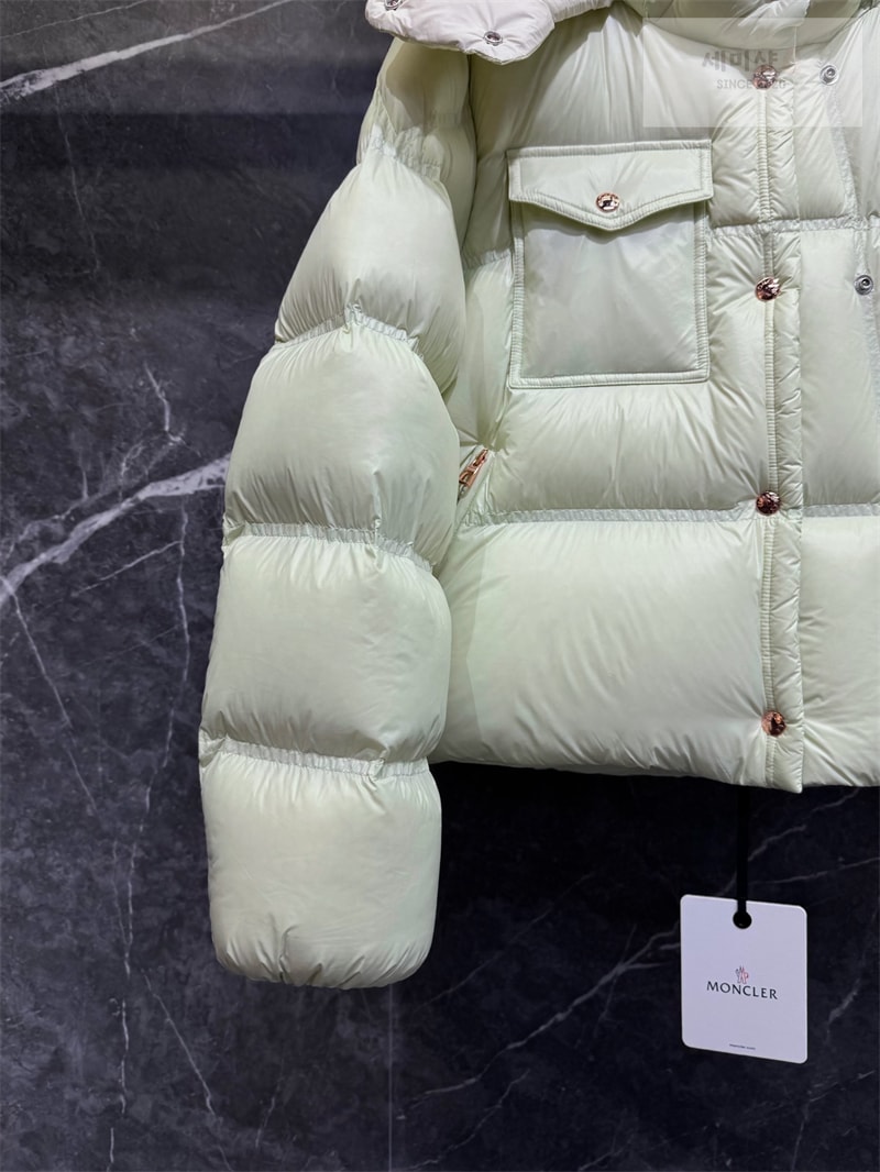 Moncler 몽클레어 Erea 에레아 퀼팅 숏 다운 패딩 자켓 그린 의류 5번 이미지